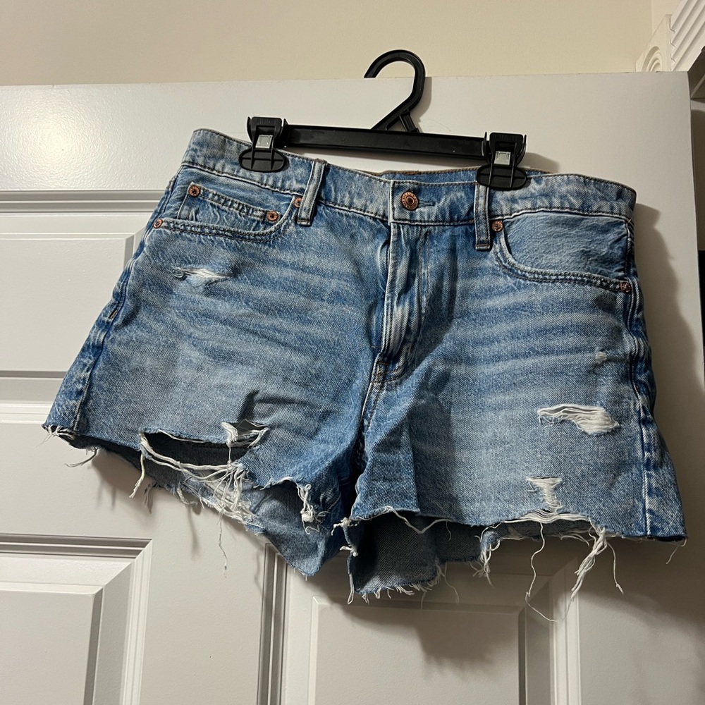American Eagle Dreamy Drape Denim ‘90s Boyfriend Short Size 6